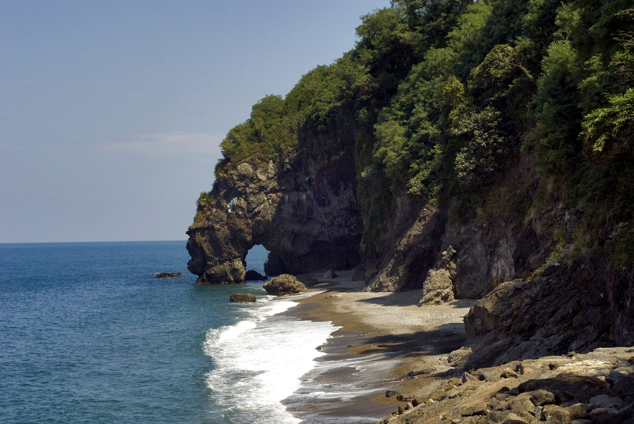 DELİKLİ TAŞ PLAJI